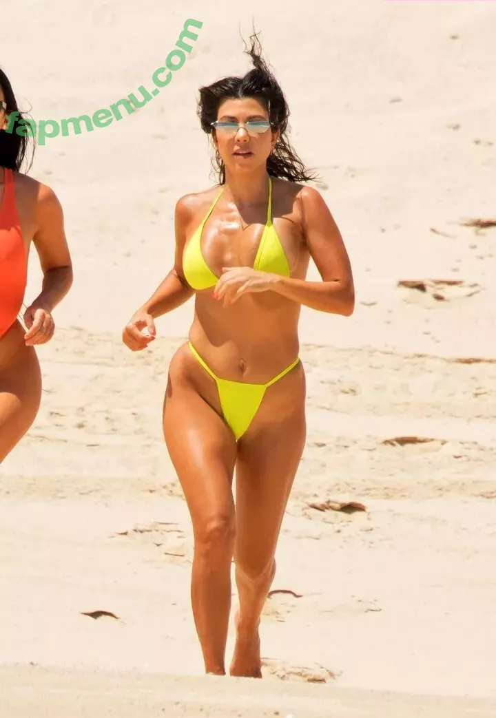 Kourtney Kardashian nude photo #1250 (kourtney_kardashian / kourtneykardash)