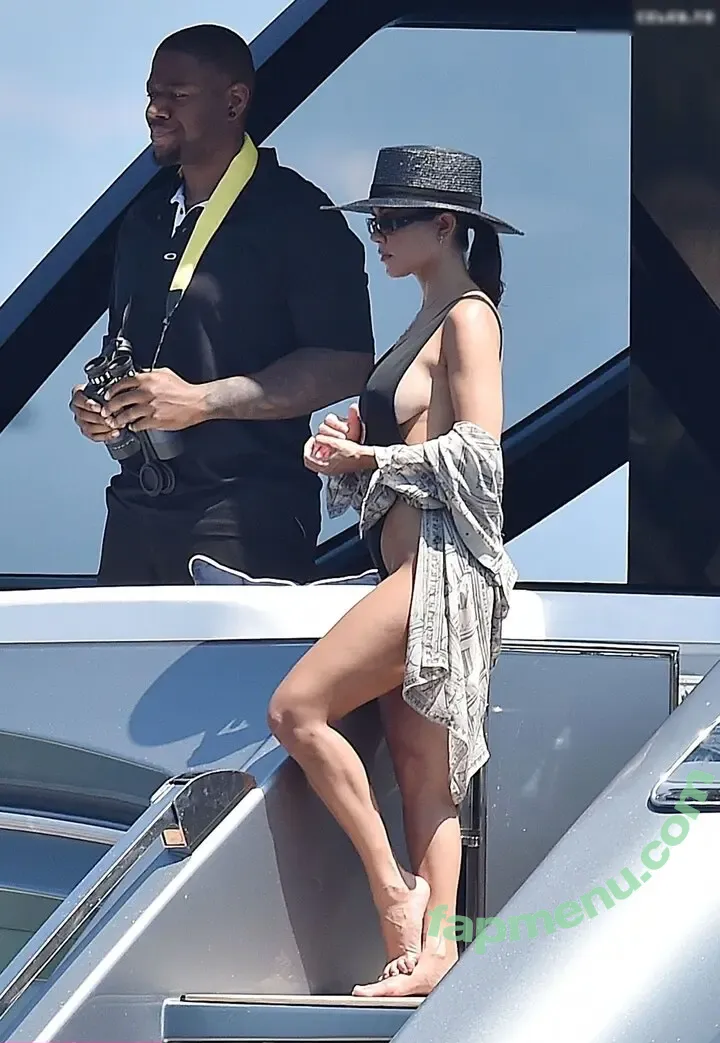 Kourtney Kardashian nude photo #1340 (kourtney_kardashian / kourtneykardash)