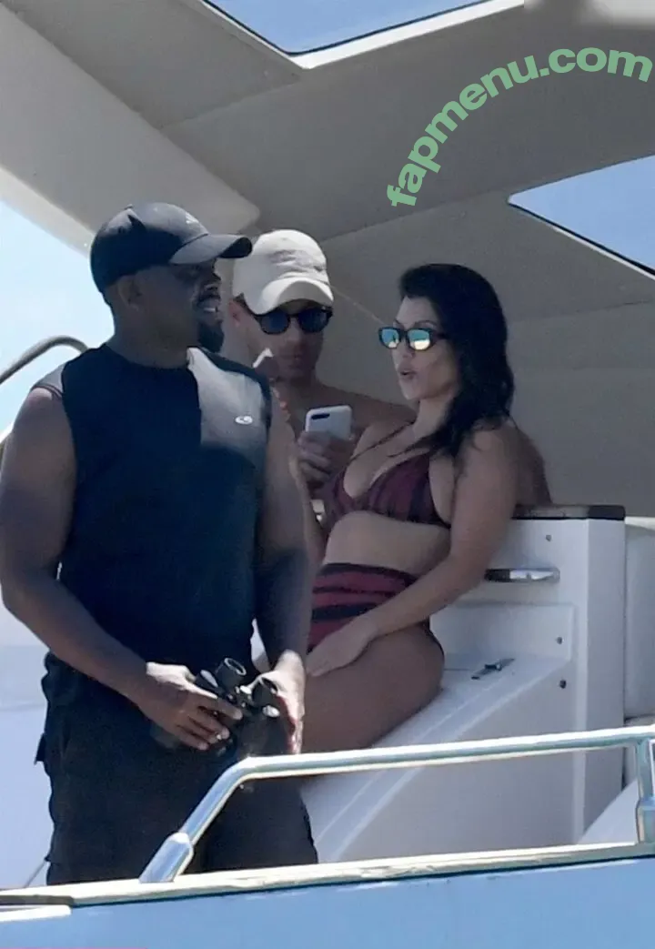Kourtney Kardashian nude photo #1541 (kourtney_kardashian / kourtneykardash)