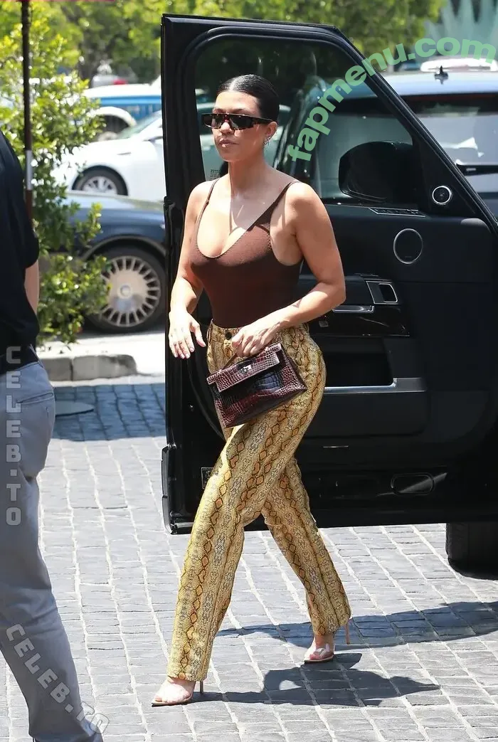 Kourtney Kardashian nude photo #1674 (kourtney_kardashian / kourtneykardash)
