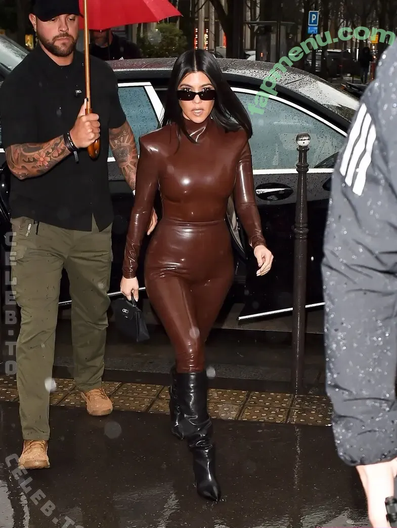 Kourtney Kardashian nude photo #1680 (kourtney_kardashian / kourtneykardash)