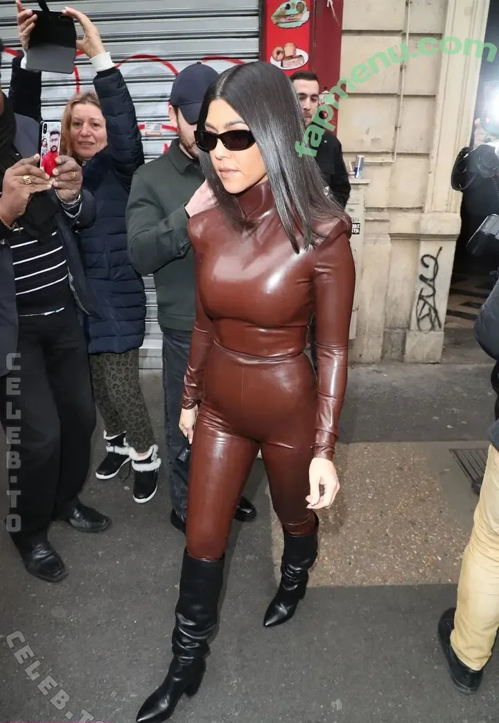 Kourtney Kardashian nude photo #1682 (kourtney_kardashian / kourtneykardash)