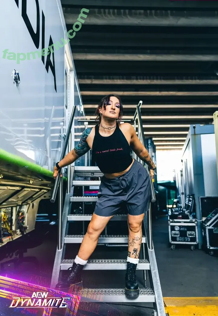 Kris Statlander nude photo #0515 (callmekrisstat)