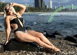 krissi.q / krissssi.xo nude photo #0020