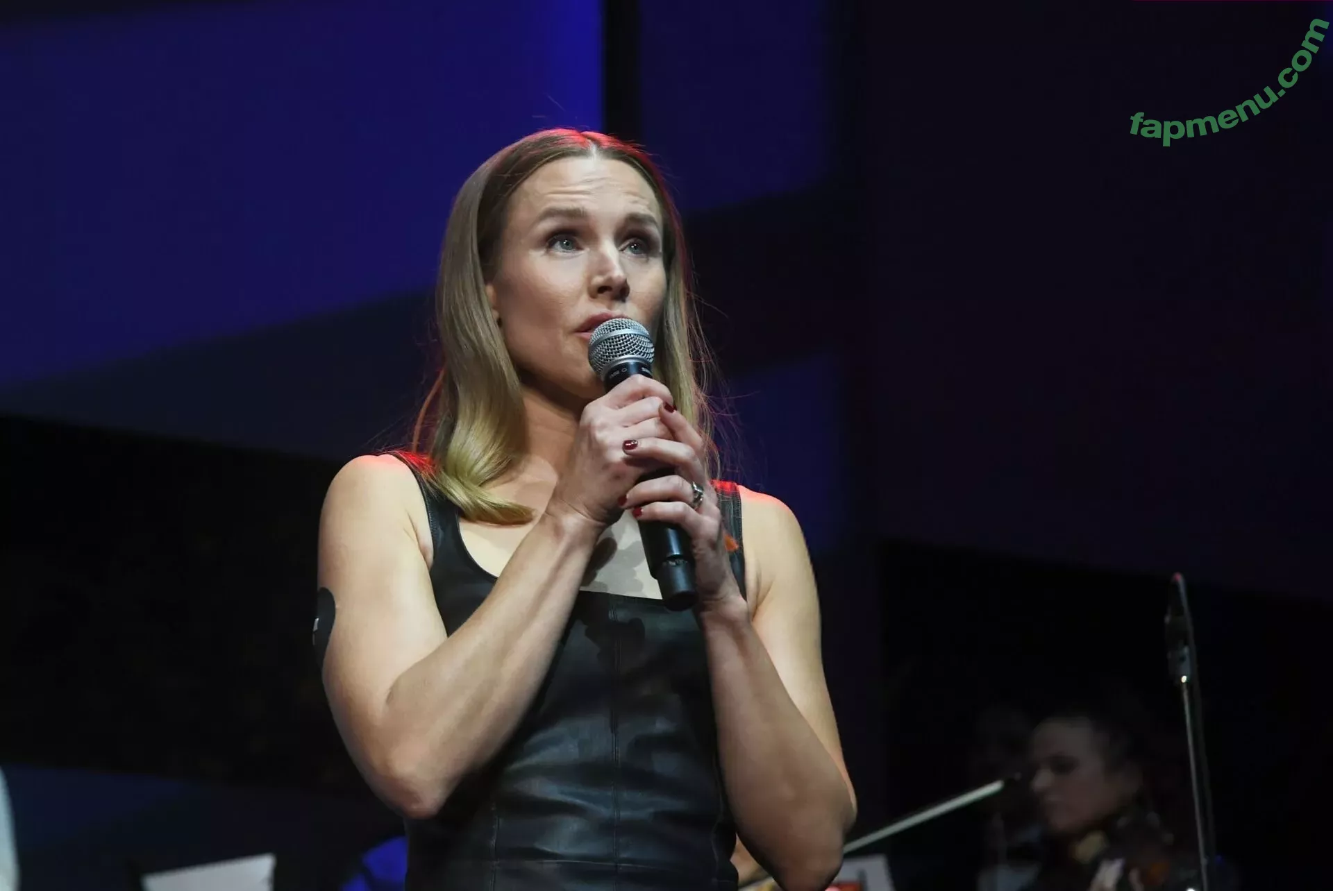 Kristen Bell nude photo #0348 (WWYTWrestling / kristenanniebell)