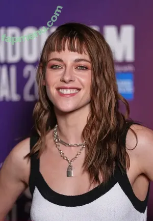 Kristen Stewart / kristenstewartx nude photo #2162