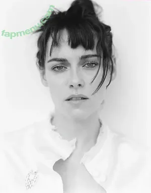 Kristen Stewart / kristenstewartx nude photo #2355
