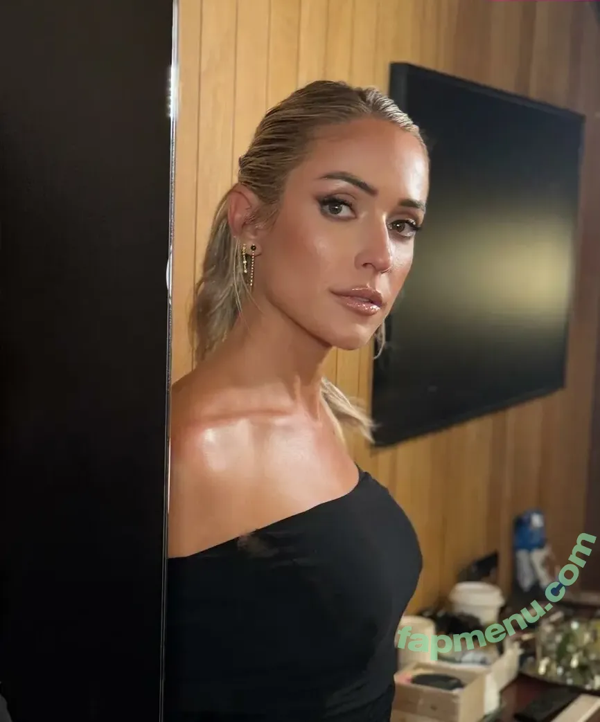 Kristin Cavallari nude photo #0692 (kristincavallari)