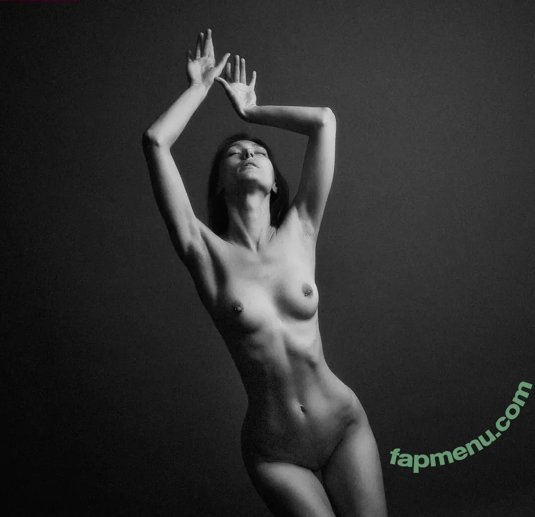 Kristina Denisenko nude photo #0003 (d.kris92 / lucifero_venere)