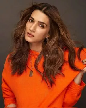 Kriti Sanon / kritisanon nude photo #0121