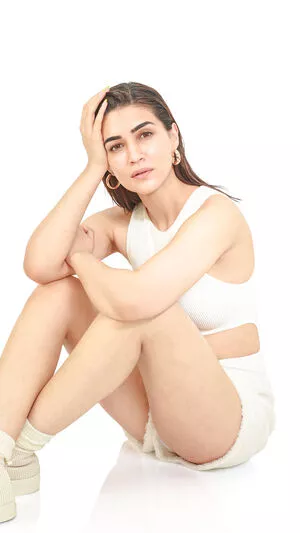 Kriti Sanon / kritisanon nude photo #0135