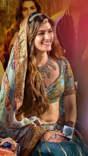 Kriti Sanon / kritisanon nude photo #0136