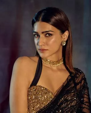 Kriti Sanon / kritisanon nude photo #0166