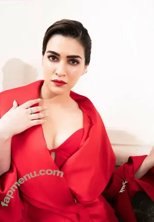 Kriti Sanon / kritisanon nude photo #0270