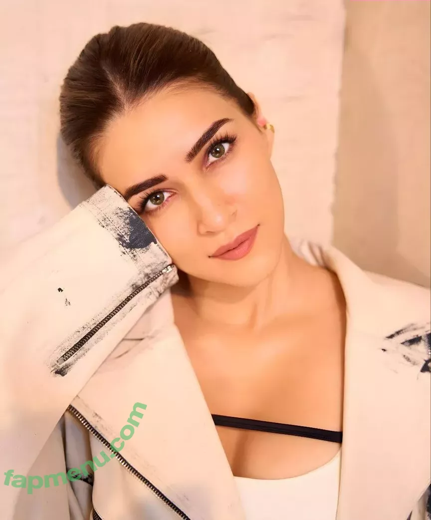 Kriti Sanon nude photo #0134 (kritisanon)