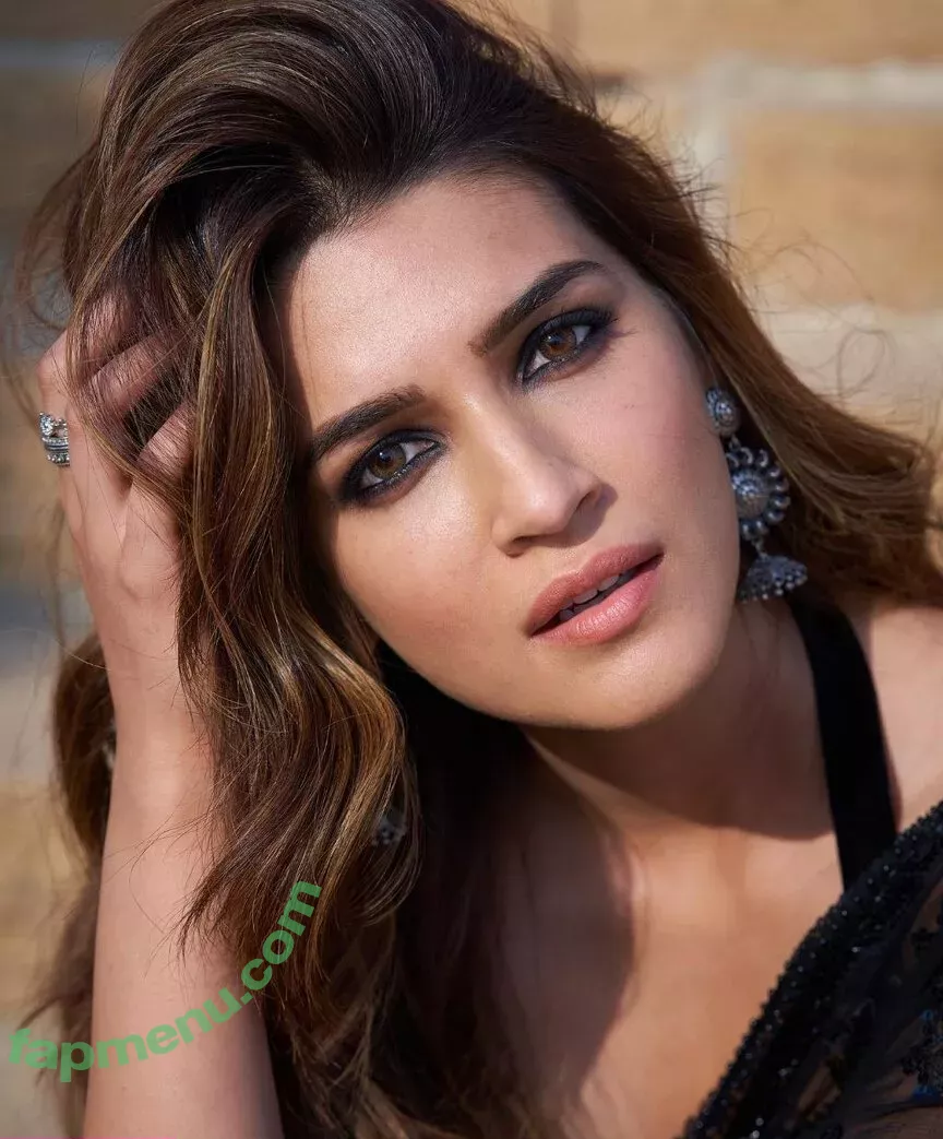 Kriti Sanon nude photo #0144 (kritisanon)