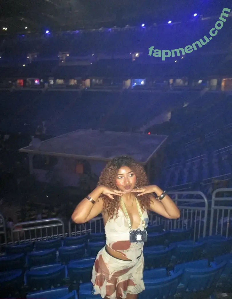 krystalogy nude photo #0217 (krys_talwithakay / krystalogytv)