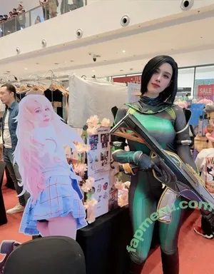 Kura Onee-san / kurasushi_usa / lewdgami nude photo #1409