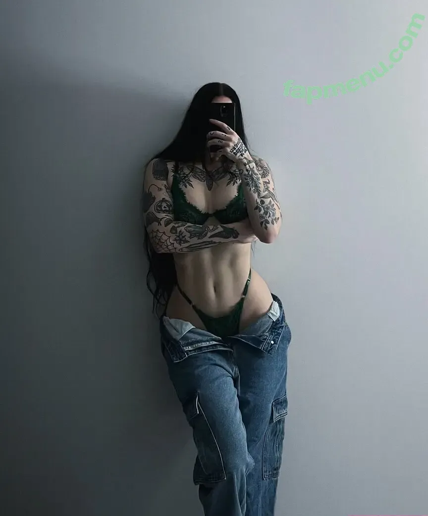 kxrlyxmxrie nude photo #0041 (kxrlyxmxrie)