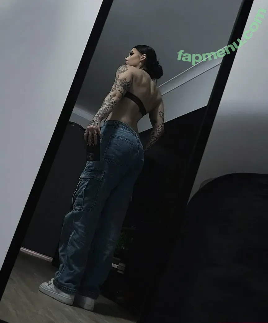 kxrlyxmxrie nude photo #0052 (kxrlyxmxrie)