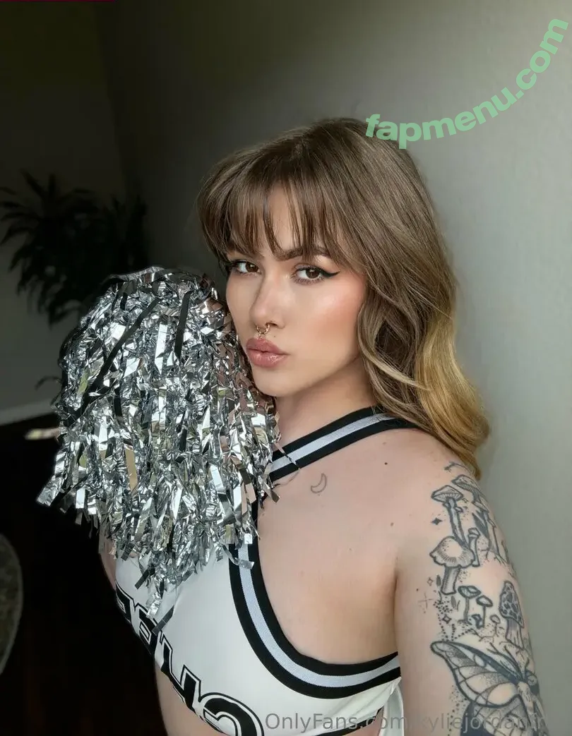 kylie-free nude photo #0012 (kyliefreee)
