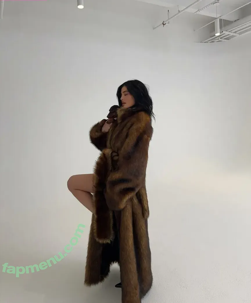 Kylie Jenner nude photo #0985 (KylieJenner / kyliejenner.2)