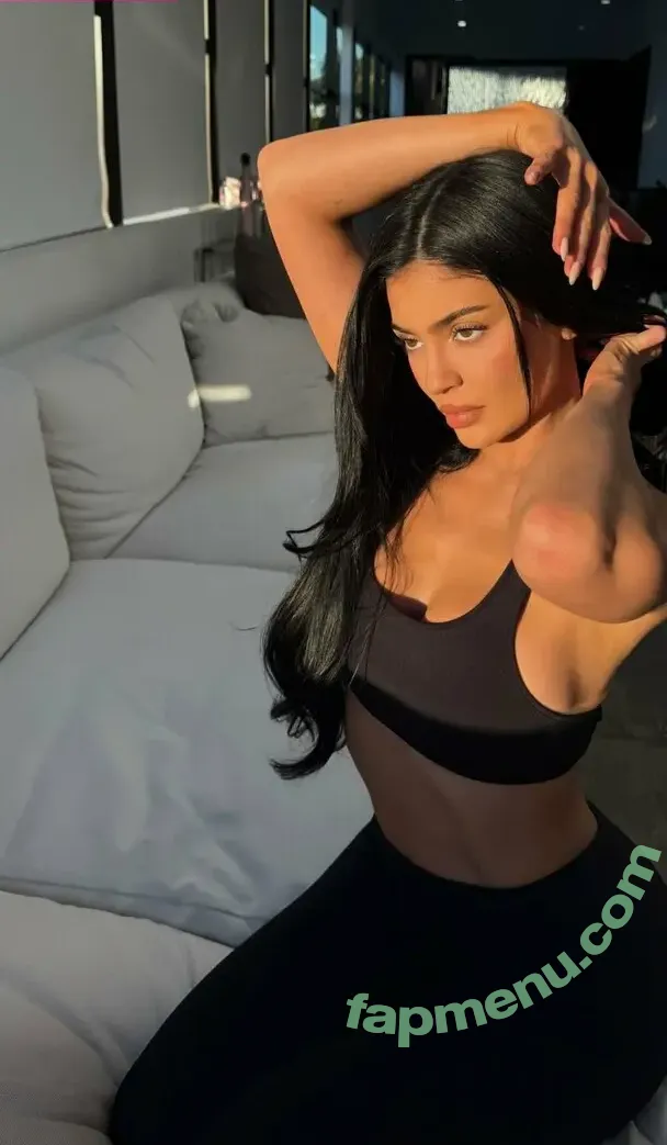 Kylie Jenner nude photo #1372 (KylieJenner / kyliejenner.2)