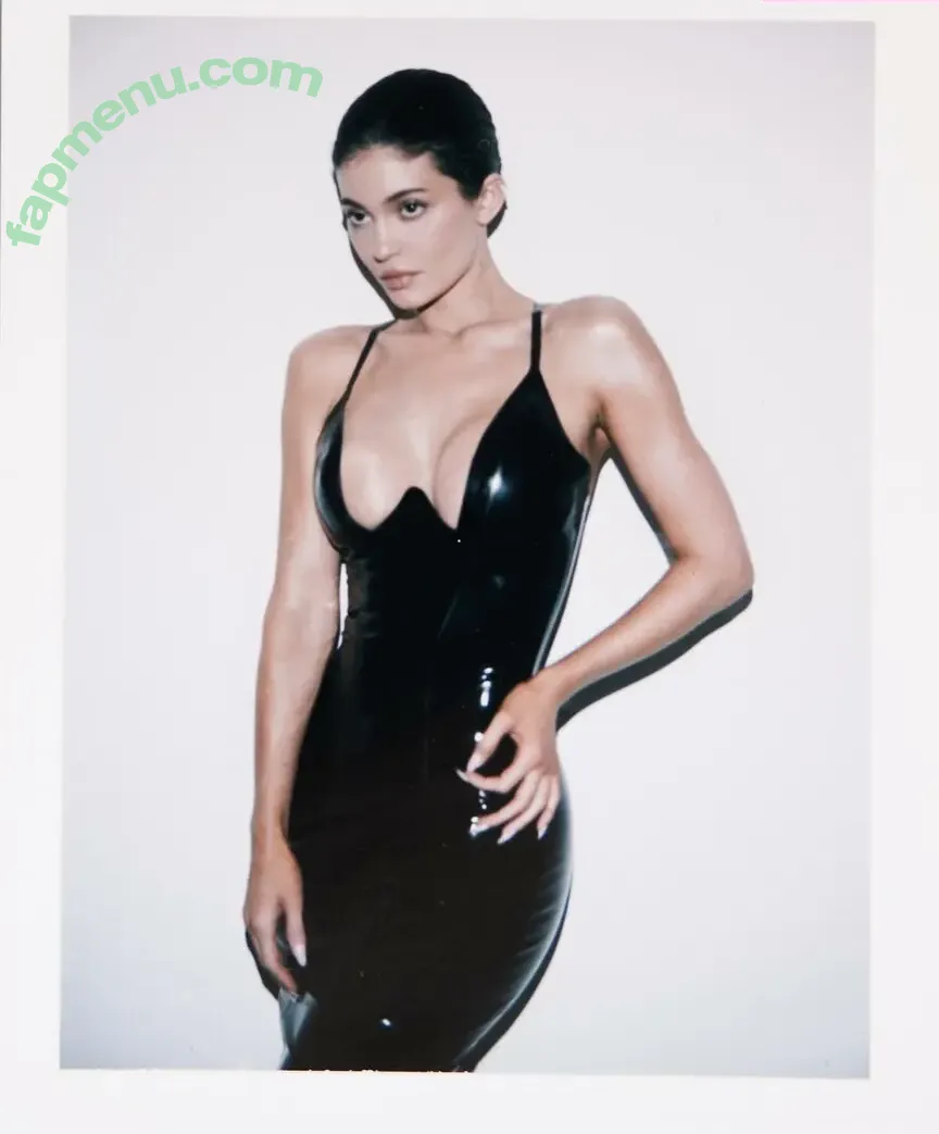 Kylie Jenner nude photo #1381 (KylieJenner / kyliejenner.2)