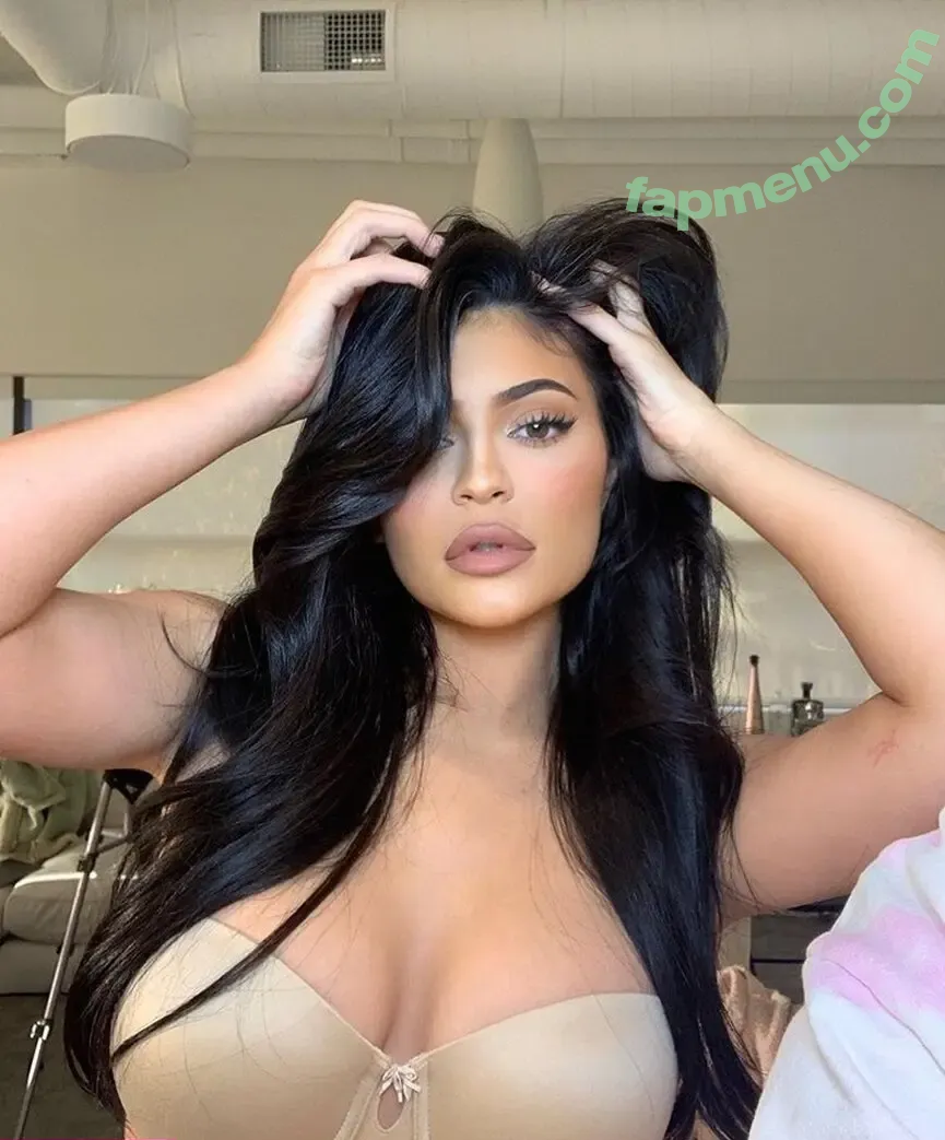 Kylie Jenner nude photo #1455 (KylieJenner / kyliejenner.2)