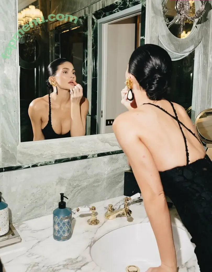 Kylie Jenner nude photo #1826 (KylieJenner / kyliejenner.2)