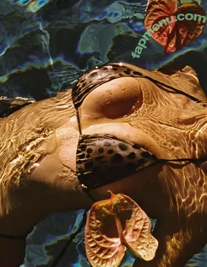 Kylie Jenner / kyliejenner / kyliejenner.2 nude photo #2542