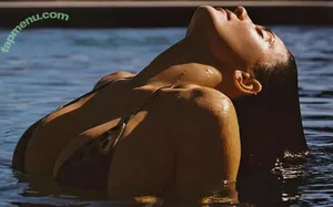 Kylie Jenner / kyliejenner / kyliejenner.2 nude photo #2546