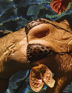 Kylie Jenner / kyliejenner / kyliejenner.2 nude photo #2552