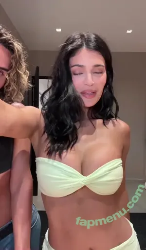 Kylie Jenner / kyliejenner / kyliejenner.2 nude photo #2598