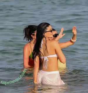 Kylie Jenner / kyliejenner / kyliejenner.2 nude photo #2710