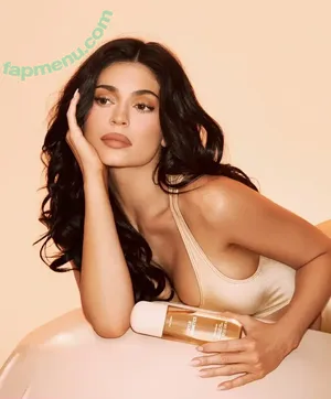 Kylie Jenner / KylieJenner / kyliejenner.2 nude photo #2780
