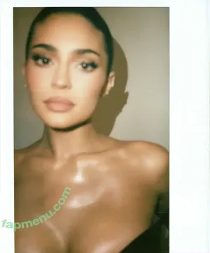 Kylie Jenner / KylieJenner / kyliejenner.2 nude photo #2855
