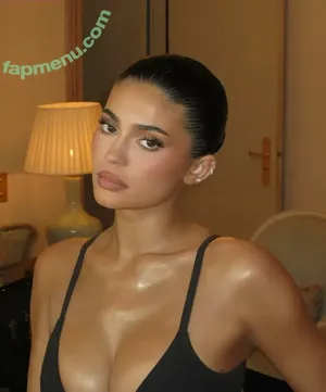 Kylie Jenner / KylieJenner / kyliejenner.2 nude photo #2857