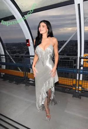 Kylie Jenner / KylieJenner / kyliejenner.2 nude photo #2901