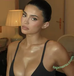 Kylie Jenner / KylieJenner / kyliejenner.2 nude photo #2943
