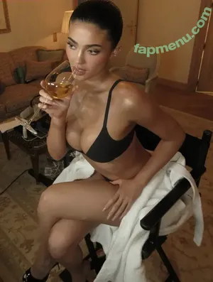 Kylie Jenner / KylieJenner / kyliejenner.2 nude photo #2945