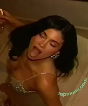 Kylie Jenner / KylieJenner / kyliejenner.2 nude photo #2971