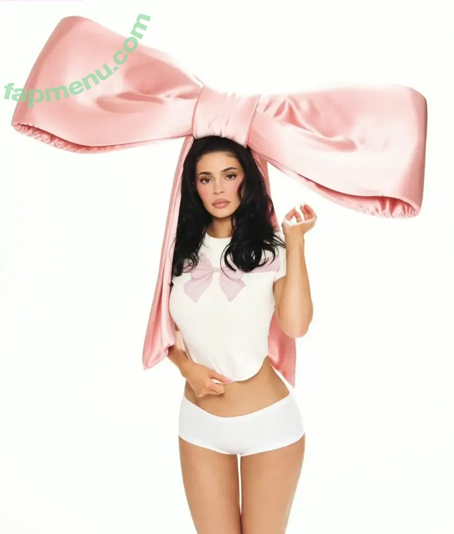 Kylie Jenner nude photo #2121 (kyliejenner / kyliejenner.2)