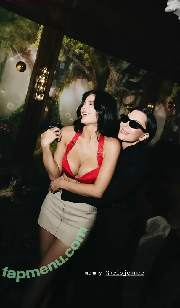 Kylie Jenner nude photo #2135 (kyliejenner / kyliejenner.2)