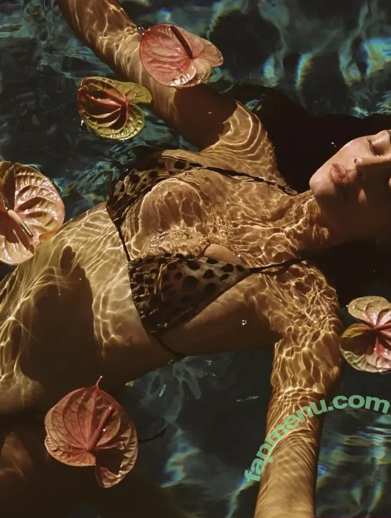 Kylie Jenner nude photo #2534 (kyliejenner / kyliejenner.2)