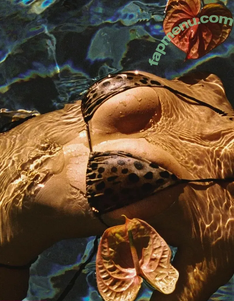 Kylie Jenner nude photo #2542 (kyliejenner / kyliejenner.2)