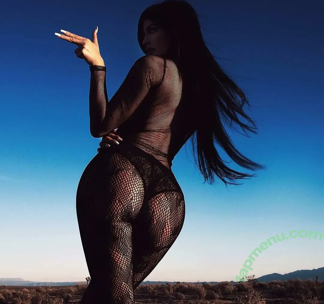 Kylie Jenner nude photo #2562 (kyliejenner / kyliejenner.2)