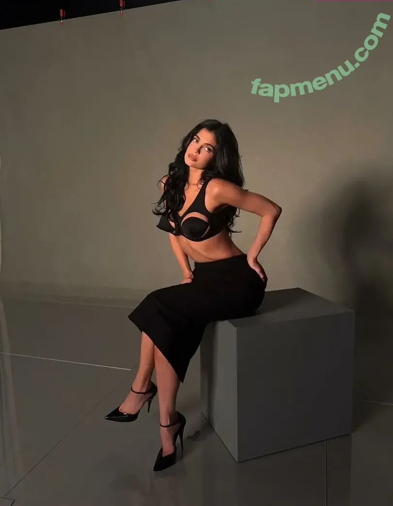 Kylie Jenner nude photo #2607 (kyliejenner / kyliejenner.2)