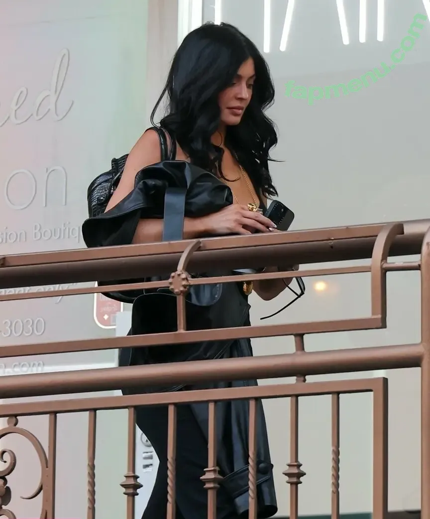 Kylie Jenner nude photo #2619 (kyliejenner / kyliejenner.2)
