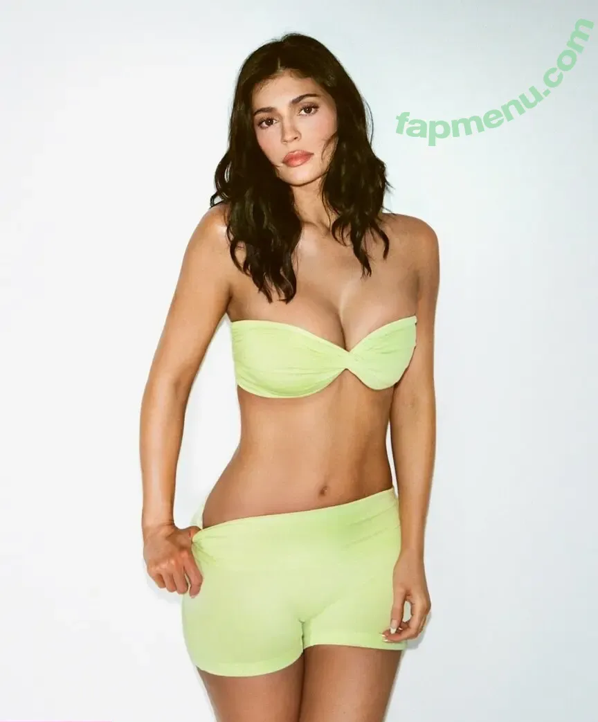 Kylie Jenner nude photo #2620 (kyliejenner / kyliejenner.2)